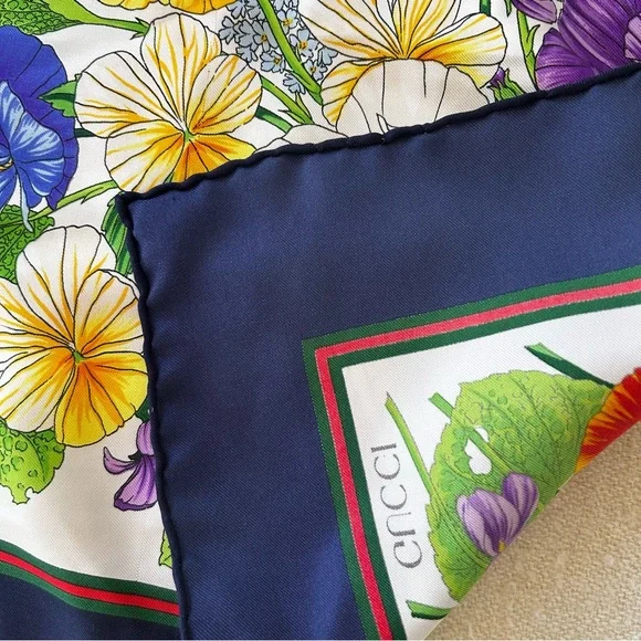 Vintage Gucci Floral Silk Scarf Viole - Picture 4 of 5